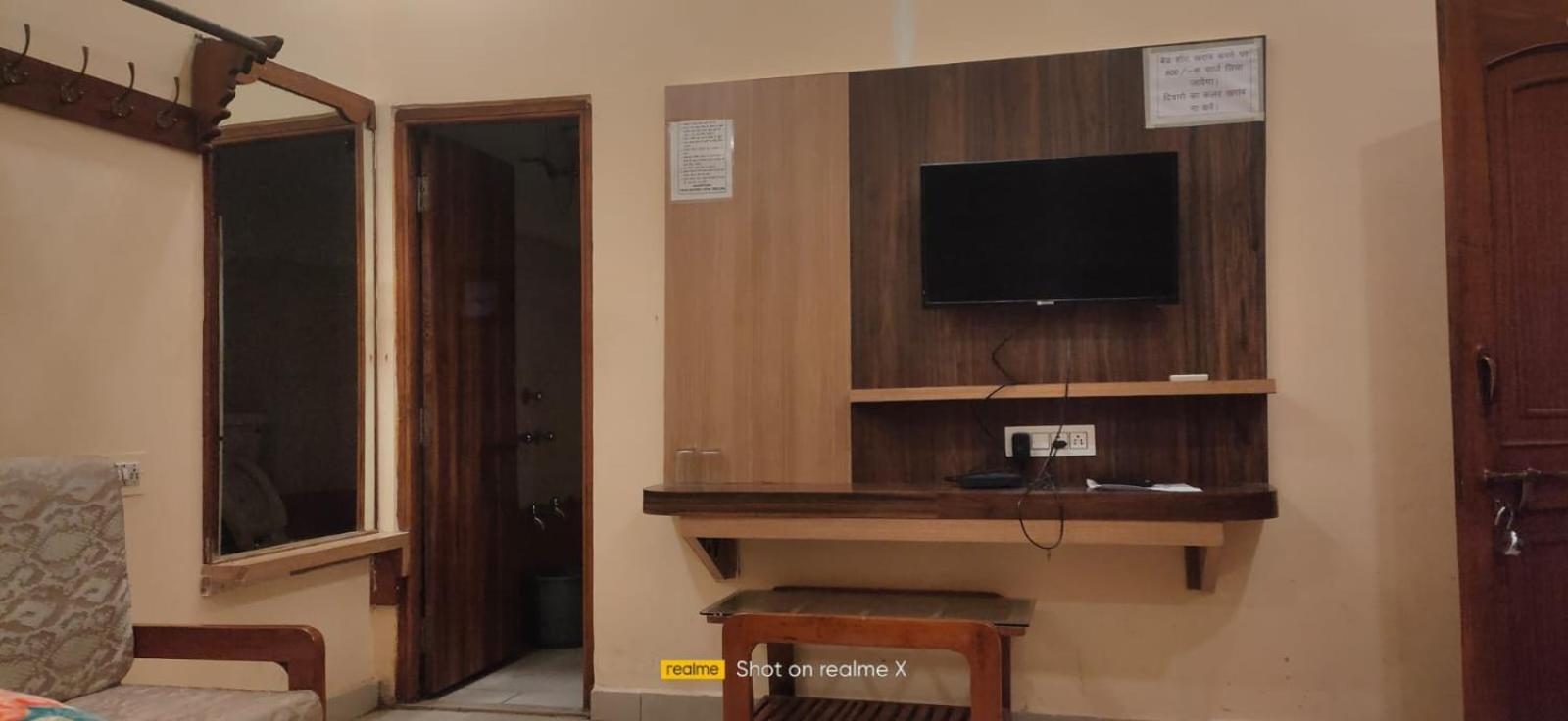 Hotel Pleasure Landmark Уджайн Екстериор снимка