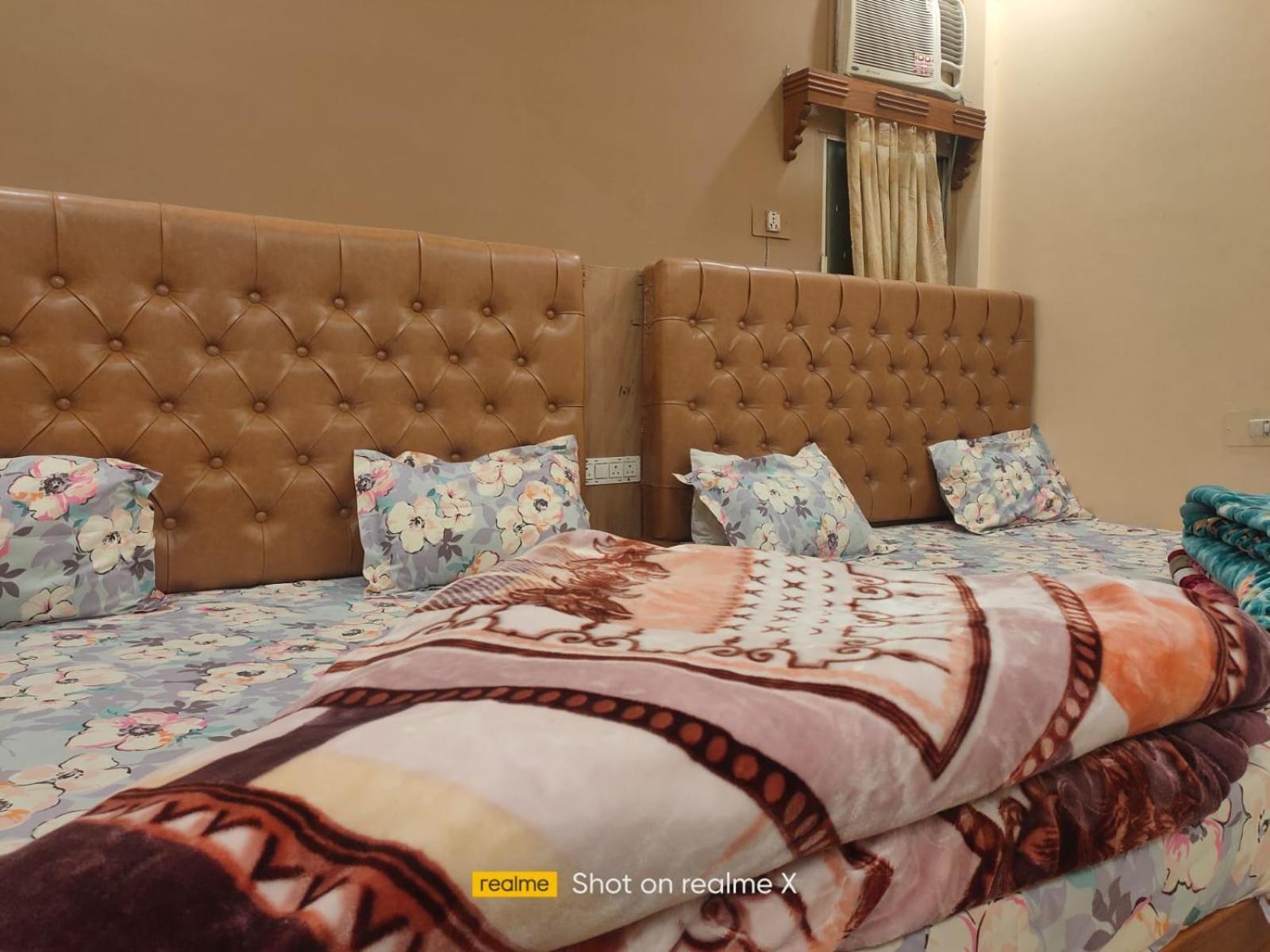 Hotel Pleasure Landmark Уджайн Екстериор снимка