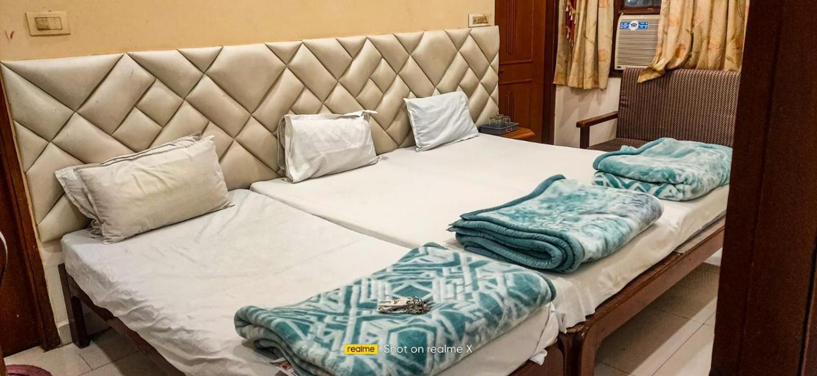 Hotel Pleasure Landmark Уджайн Екстериор снимка