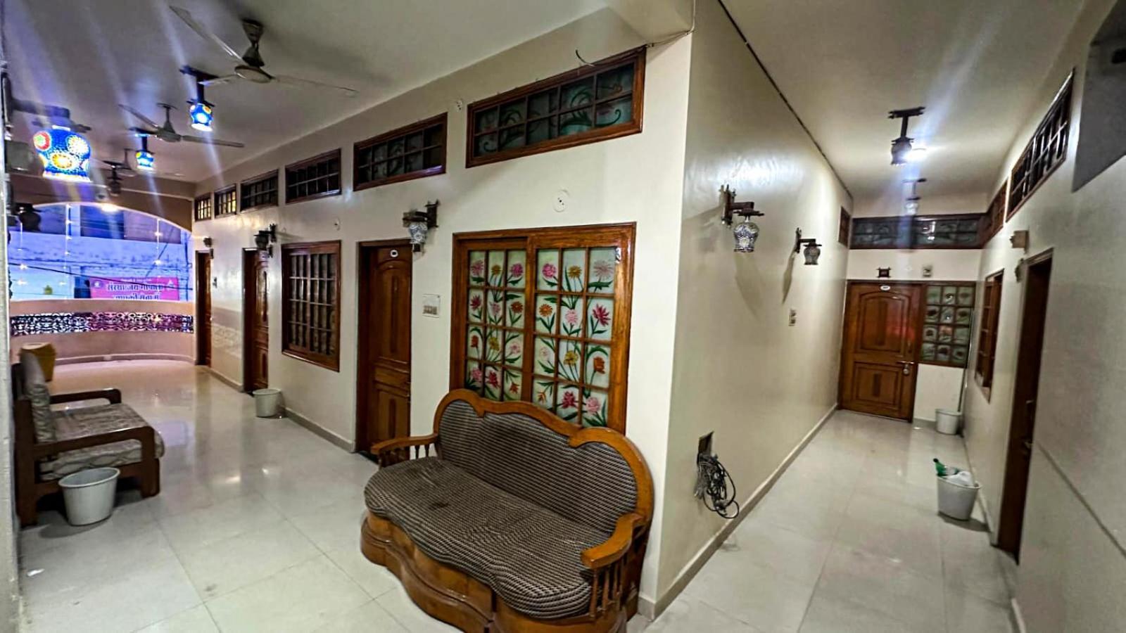 Hotel Pleasure Landmark Уджайн Екстериор снимка